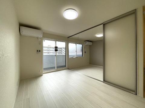 居室・リビング　室内