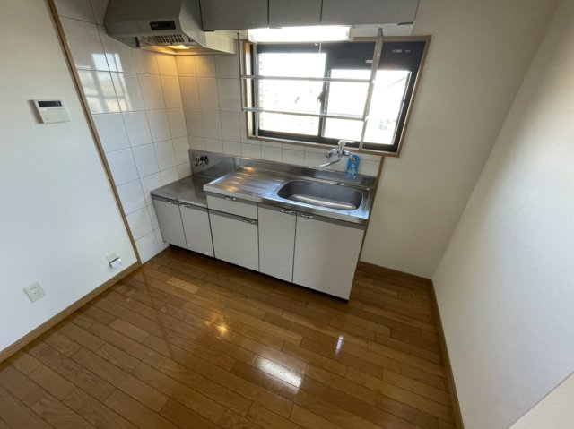 キッチン　同タイプのお部屋の写真。現況を優先します。