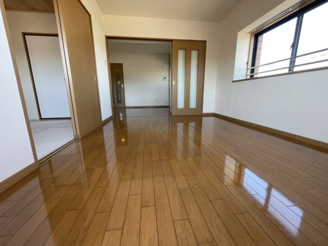 居室・リビング　同タイプのお部屋の写真。現況を優先します。