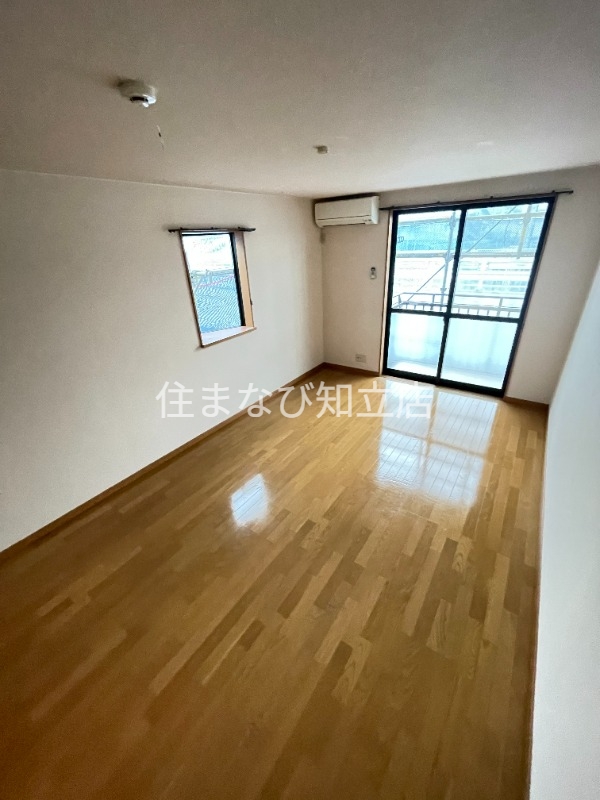 居室・リビング　同型別部屋写真