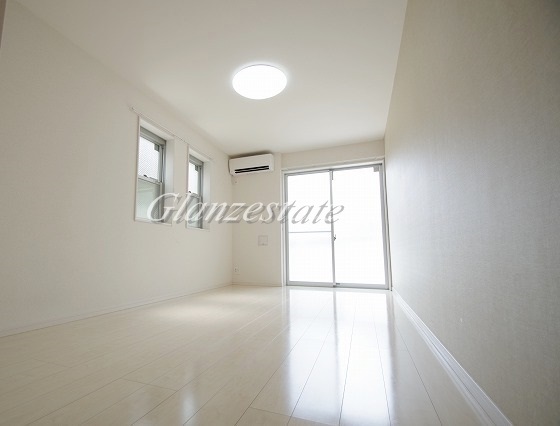 居室・リビング　☆陽の差し込む明るいリビング☆