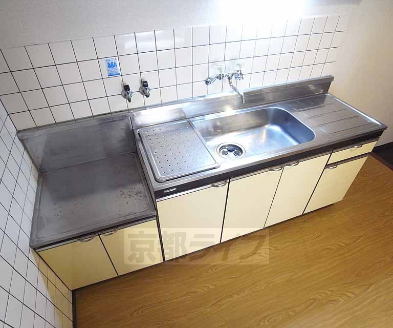 キッチン　二口コンロ設置可能な大きなキッチンです。