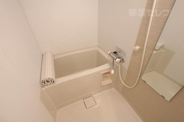 バス・シャワールーム　大きな鏡が嬉しいお風呂