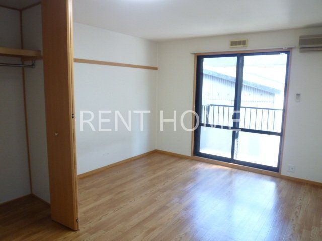 居室・リビング　9帖の洋室です。