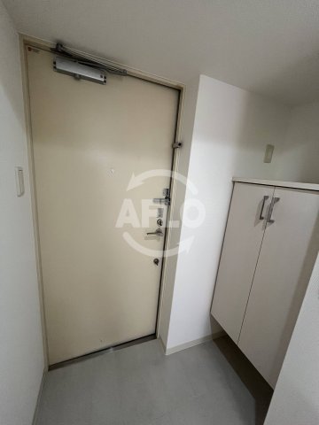 玄関　セレニテ新大阪弐番館　玄関