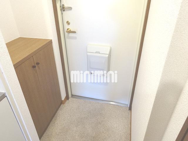 玄関　明るい雰囲気の玄関です。