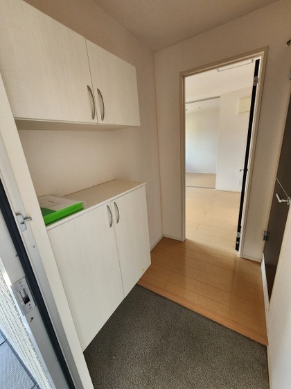 玄関　※掲載写真は同マンション別部屋参考写真となります。