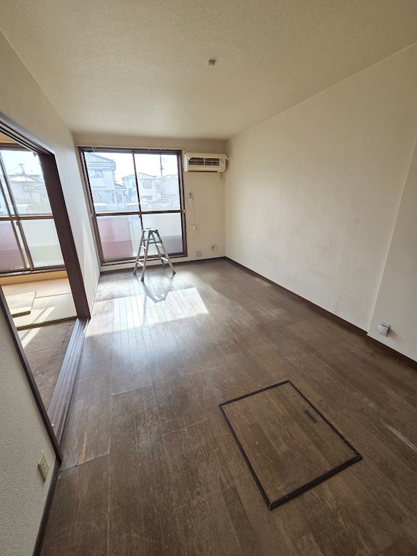 駐車場　敷地内駐車場（空き要確認）