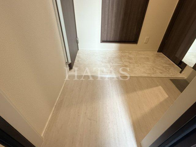 玄関　同物件別部屋です。