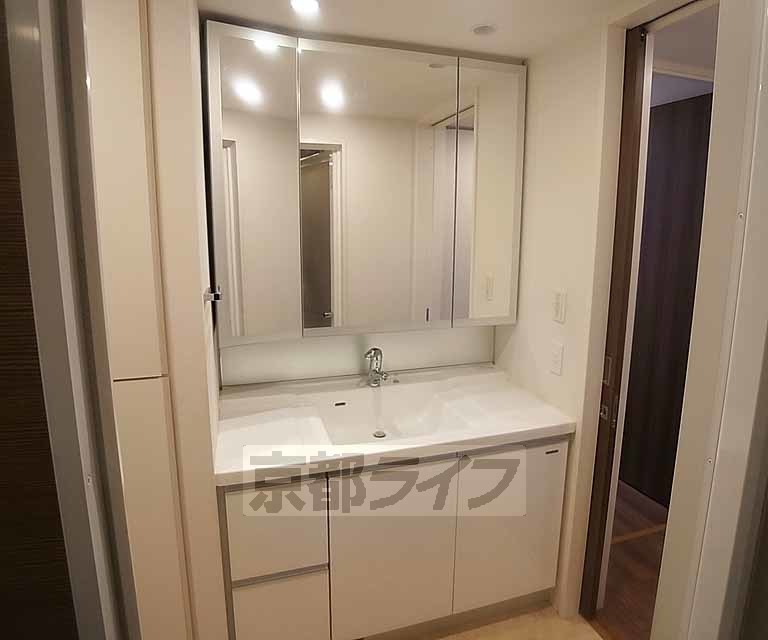 洗面設備　便利なシャンプードレッサーです。