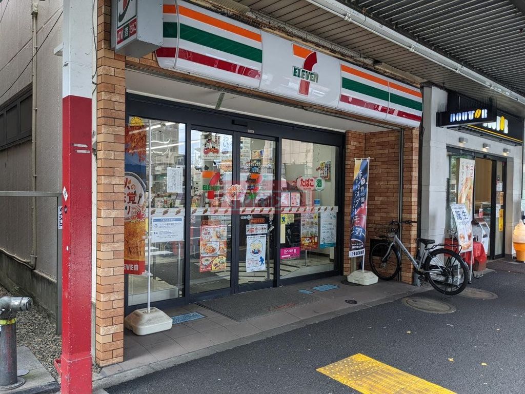 コンビニ　セブンイレブン新中野駅前店（コンビニ）まで70m