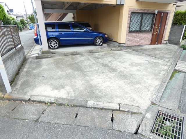 駐車場　エクセリーナ1