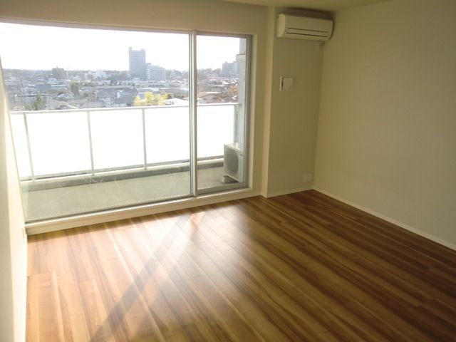 居室・リビング　★大きな窓で明るい居室です★