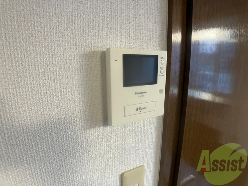 その他　ＴＶモニター付インターホンです。来客者の顔が見えるので安心！