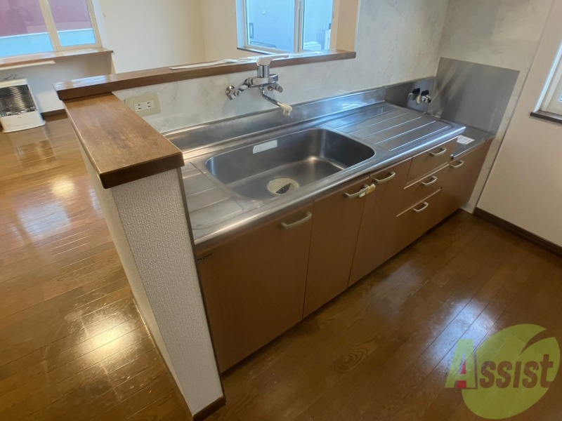 キッチン　リビングが見渡せる対面キッチンになってます。