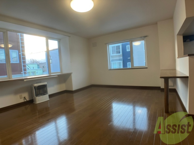 居室・リビング　広くてきれいなリビングです！快適に過ごせそうですね。