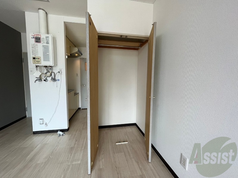 収納　クローゼットは奥行きもあり、荷物が多い方でも安心です。