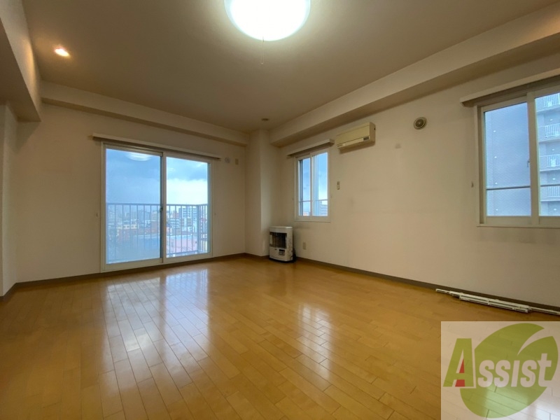 居室・リビング　日当たり良く広々したリビングで快適に過ごせます。