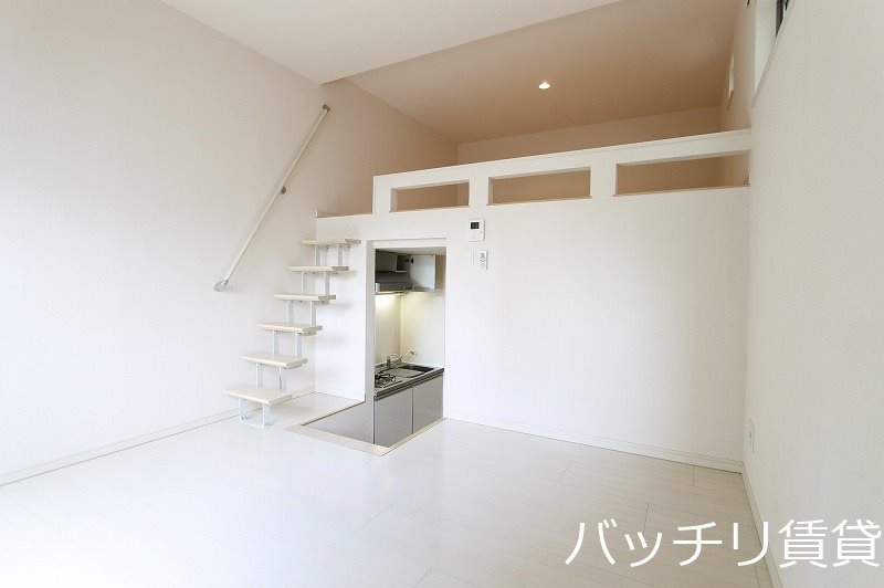 居室・リビング　同型タイプの為、現状を優先致します。