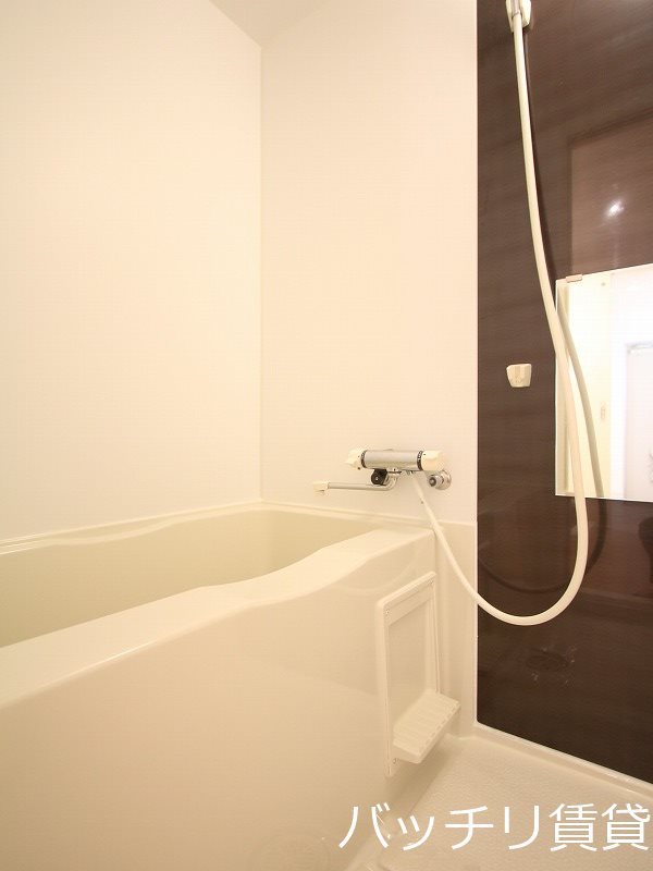 バス・シャワールーム　同型タイプの為、現状を優先致します。
