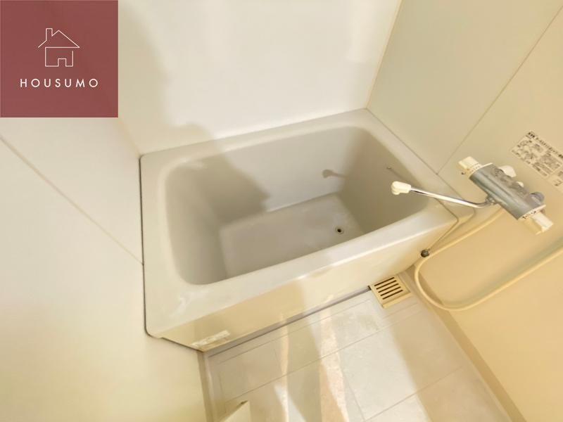 バス・シャワールーム　コンパクトで使いやすいお風呂です