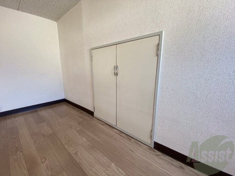 収納　ロフトに収納がありますよ。整理整頓できますね。