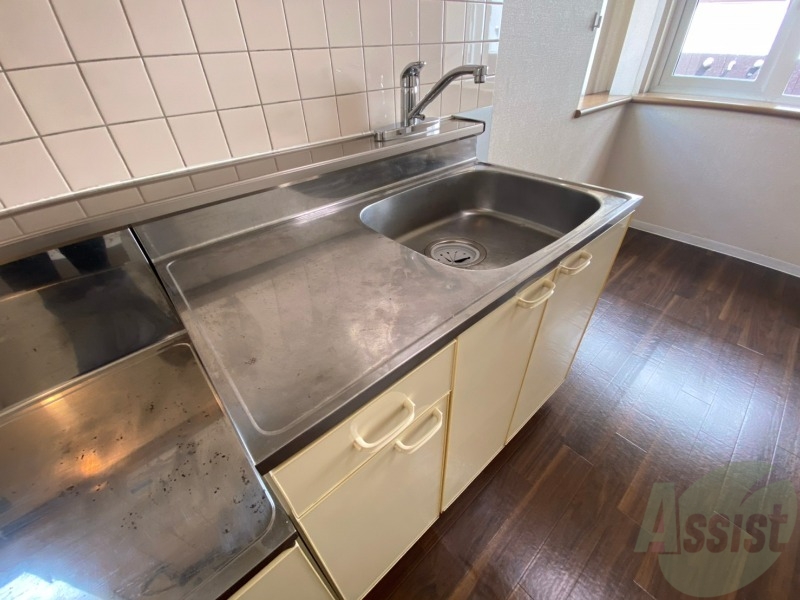 洗面設備　混合水洗なので温度調整もかんたんに出来ますよ。