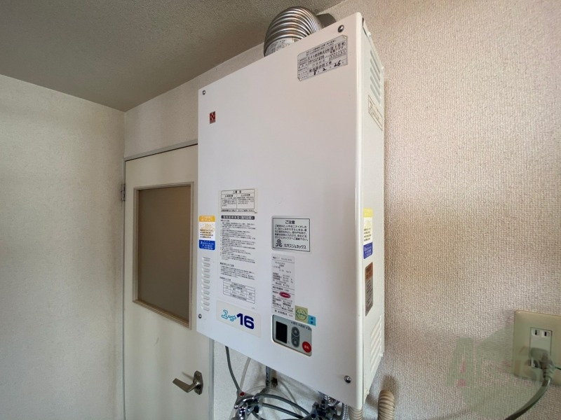 その他設備　給湯器は簡単操作で温度調整ができますよ。