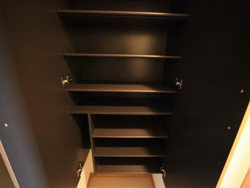 玄関　玄関　シューズボックス付（収納充実してます）