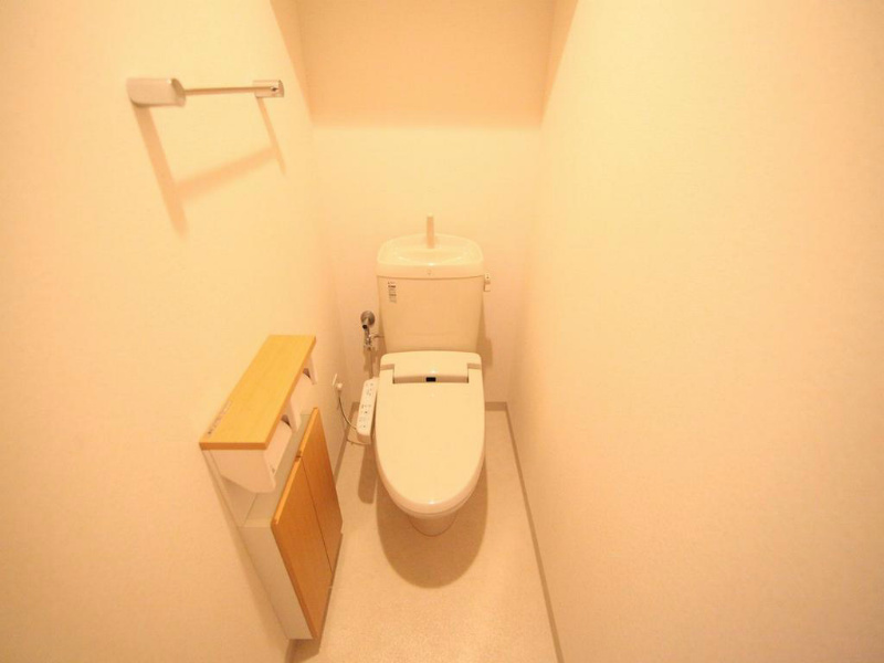 トイレ　温水洗浄暖房便座付トイレ