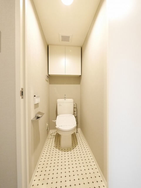 トイレ　壁クロス床ＣＦを張り替えました♪