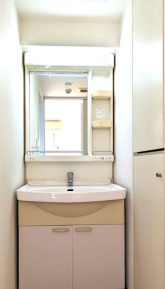 洗面設備　独立洗面台です