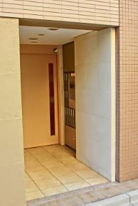 エントランス　ゆとりのあるエントランスです