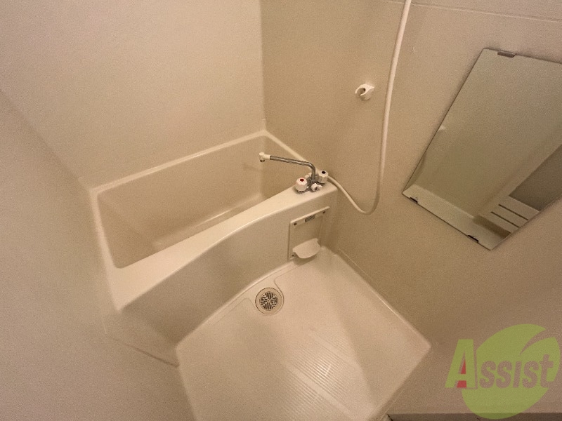 バス・シャワールーム　浴室は狭すぎず、シャワーも浴びやすそうです。