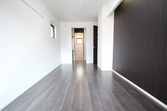 居室・リビング　奥行きのあるリビングです