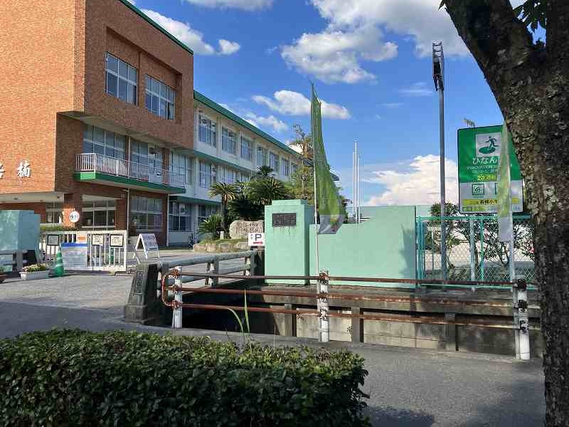 小学校　若楠小学校（小学校）まで642m