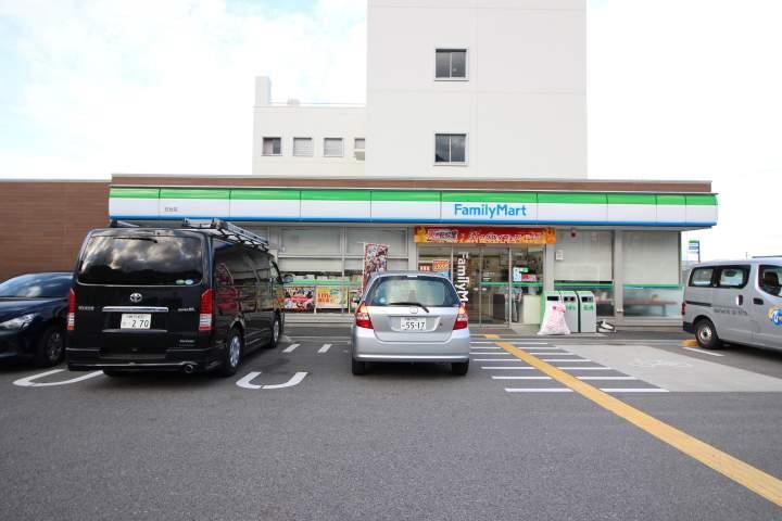 コンビニ　ファミリーマート（コンビニ）まで467m