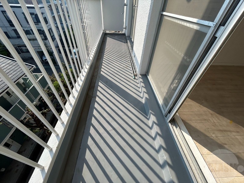 バルコニー　明るいバルコニー