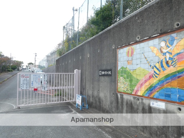 小学校　福岡市立小学校香椎下原小学校（小学校）まで337m