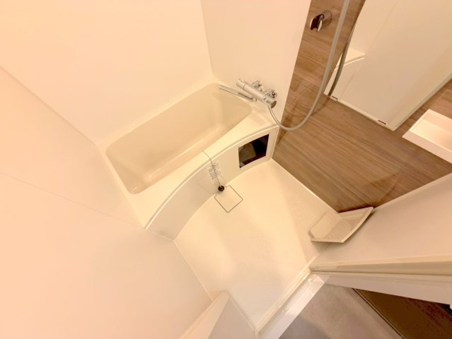 バス・シャワールーム　広めのお風呂は一日の疲れを癒してくれます。