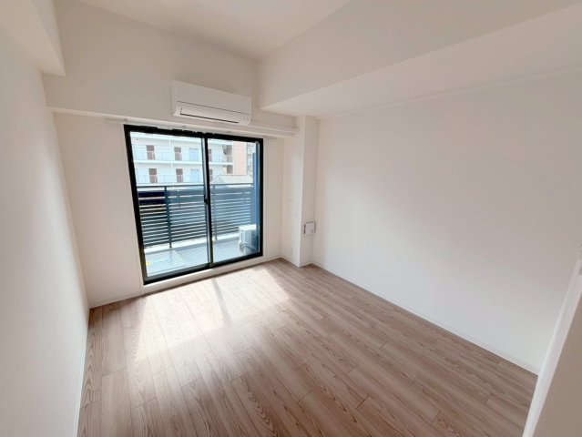 居室・リビング　明るく広々としたリビングです。