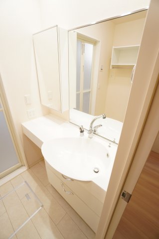 洗面設備　※同物件・反転タイプの写真です。