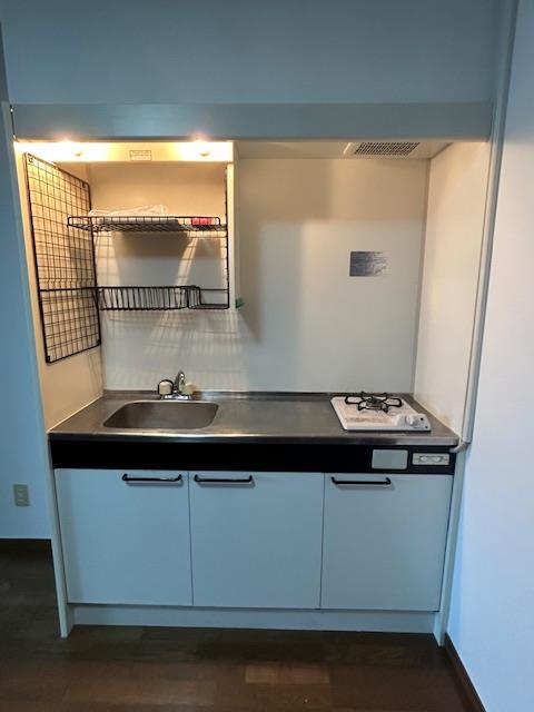 キッチン　別のお部屋の写真となりますので現況優先となります。