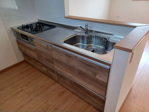 キッチン　人気の対面システムキッチンタイプです！