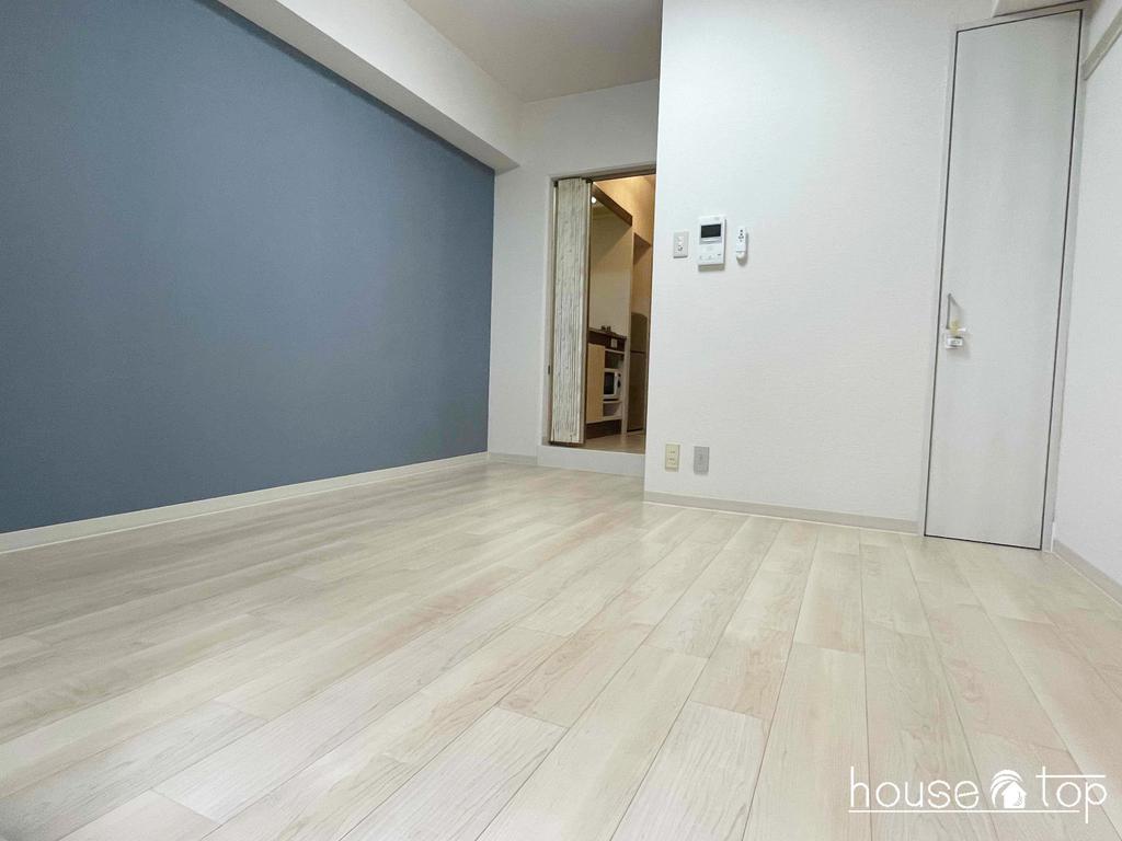 居室・リビング　テーブルやベッドなど設置可能