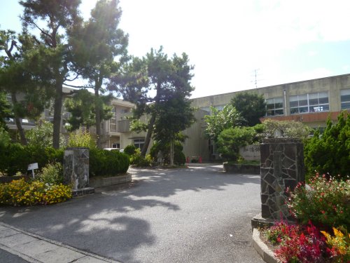 小学校　米子市立弓ケ浜小学校（小学校）まで986m