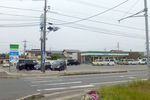 コンビニ　ファミリーマート　富益町店（コンビニ）まで110m