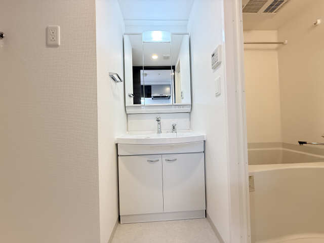 洗面設備　同一タイプです。