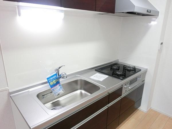 キッチン　３口コンロ付きシステムキッチン！