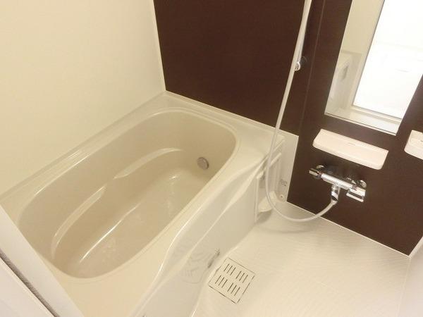 バス・シャワールーム　浴室乾燥機、追い焚き機能付きバス！